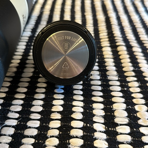 STANLEY ICEFLOW BOTTLE WITH CAP AND CARRY LID 50 OZ - Picture 7 of 8